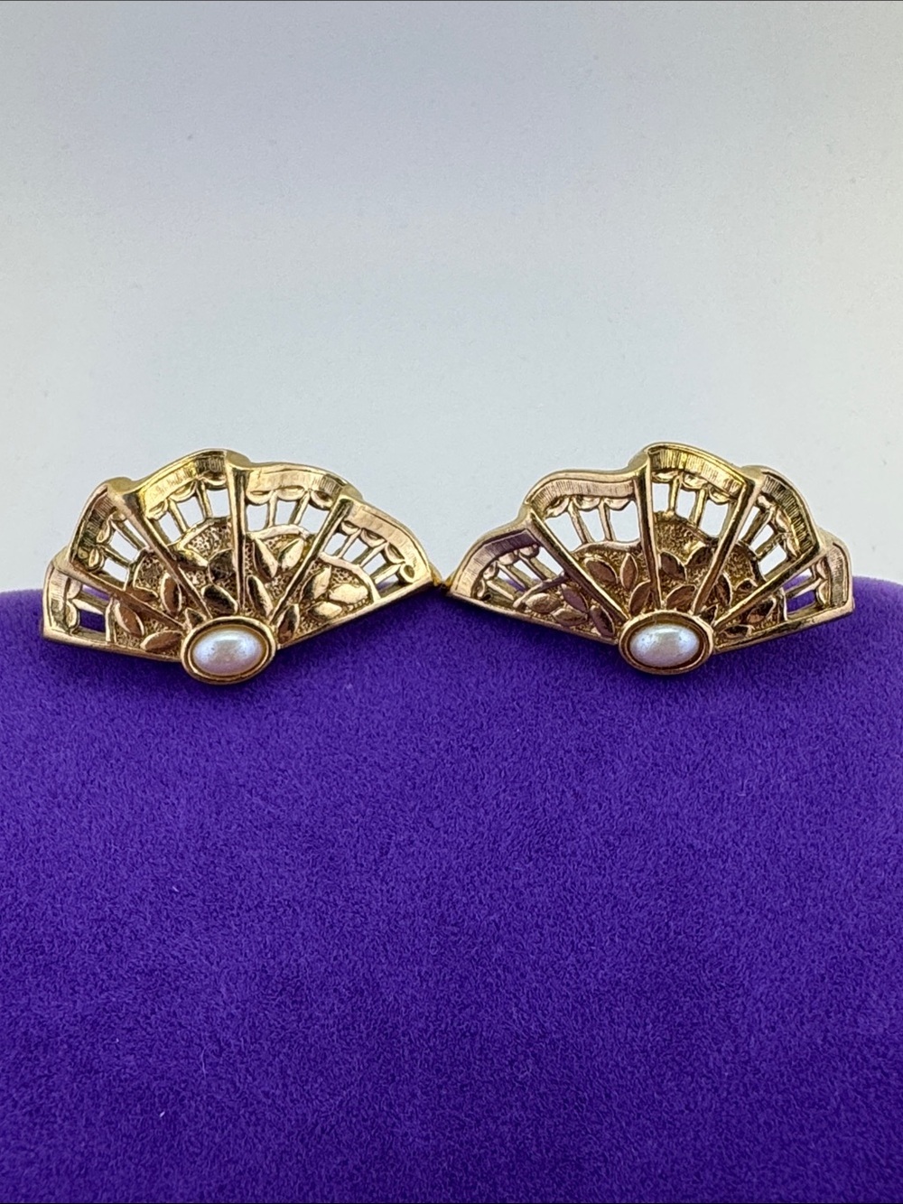 💛 Vintage Avon Gold-Plated Fan Earrings with Faux Pearl Accent | 80’s Feminine